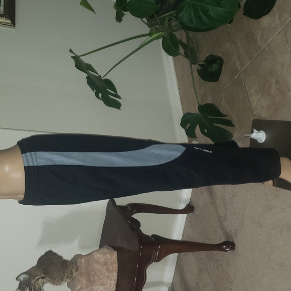 Under Armour s fleece light, incredibly warm, just right stretch netted pockets - Picture 2 of 10